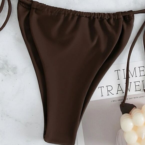 Bikini    - Picture 5 of 9